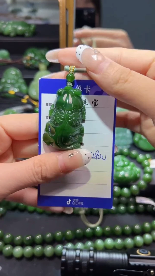 和田玉（碧玉）未镶嵌颈饰1