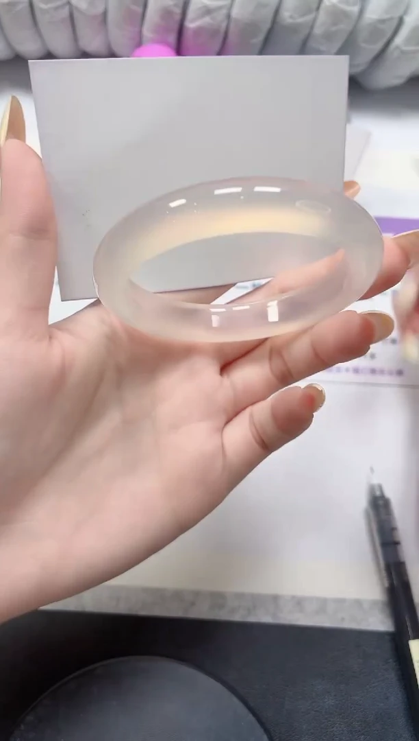 石英质玉手镯未镶嵌129-56.3荔枝