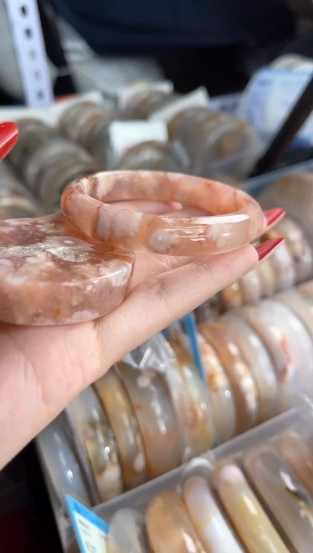 未镶嵌手镯石英质玉50