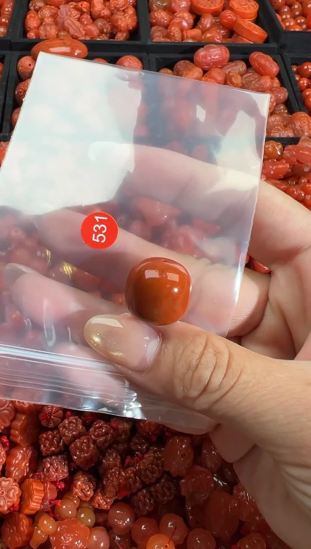 南红玛瑙未镶嵌颈饰1