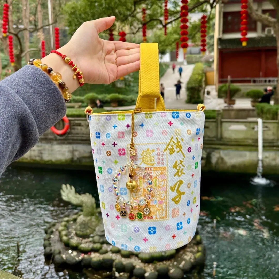 灵隐寺钱袋子帆布包招财暴富白三彩钱袋子时尚百搭休闲单肩水桶包