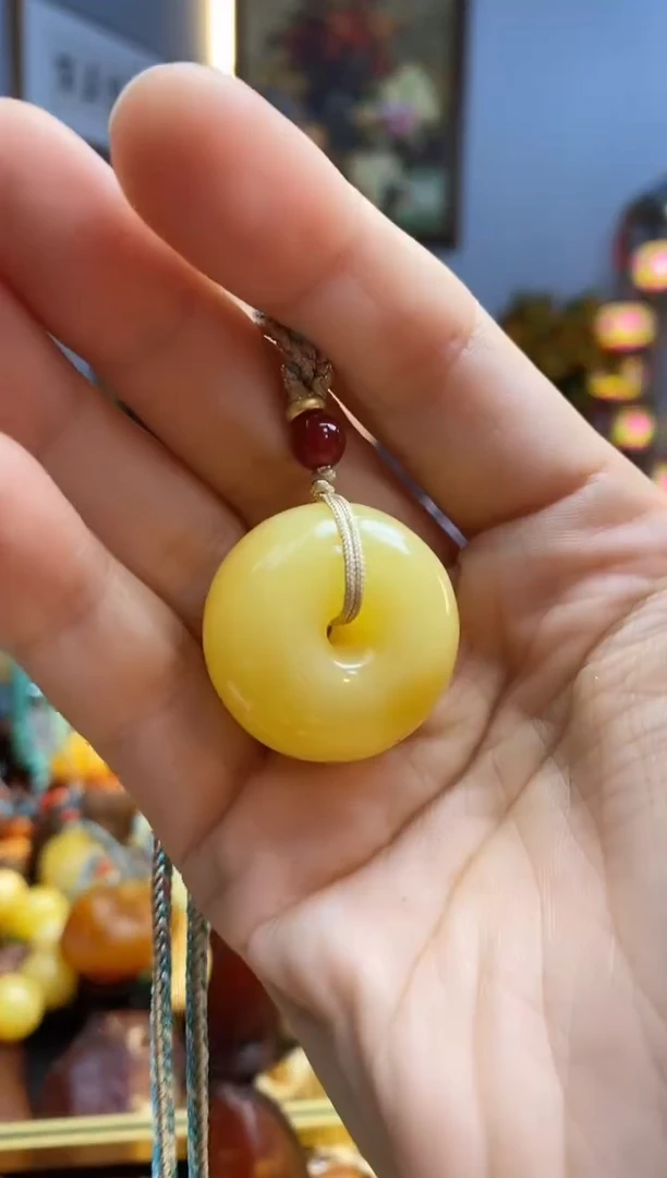 未镶嵌颈饰琥珀吊坠