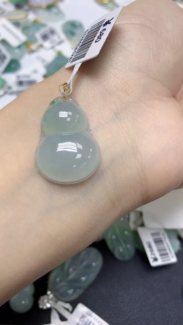 翡翠18K金镶嵌颈饰天然缅甸翡翠A货