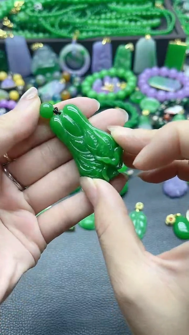 吊坠(赠链)14K金镶嵌翡翠满绿白菜