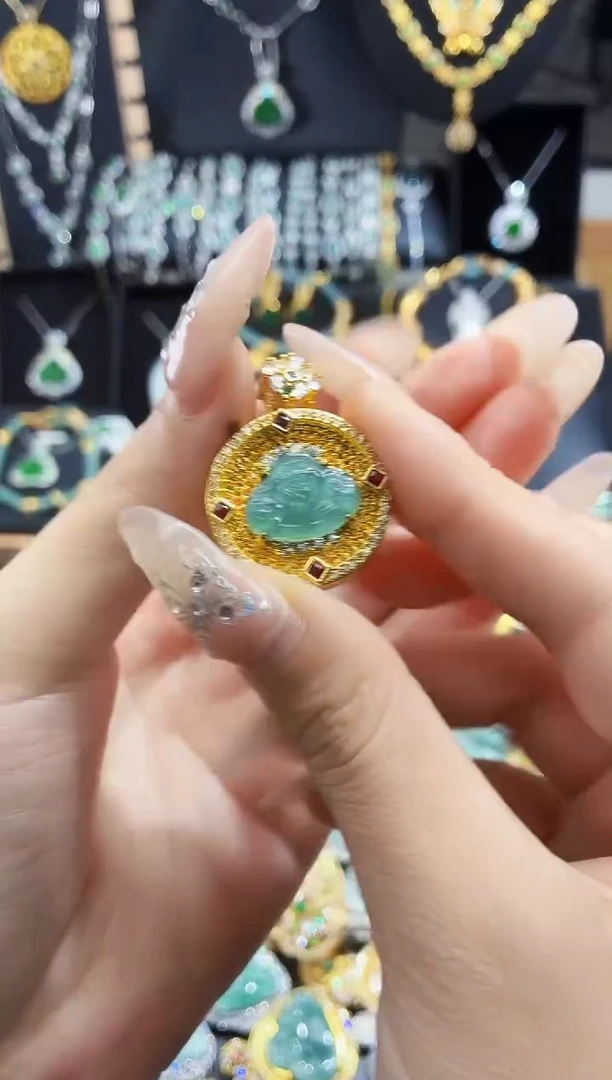 翡翠未镶嵌吊坠(赠链)天然翡翠a货 多样性发其一