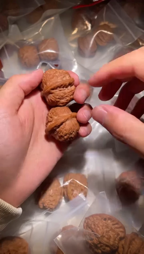 把件文玩核桃九***.文玩核桃血麒麟