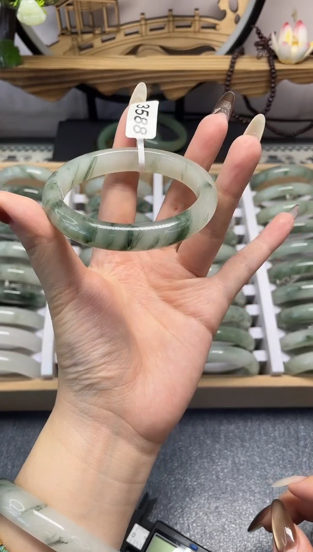 未镶嵌手镯石英质玉3588