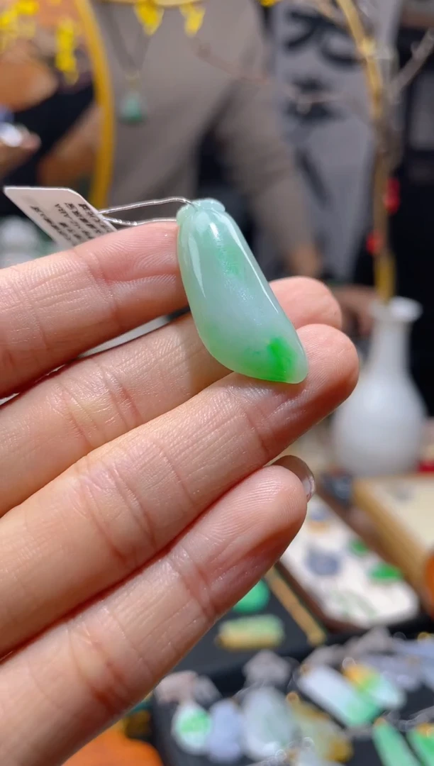 【闪购商品】翡翠颈饰未镶嵌假一赔三