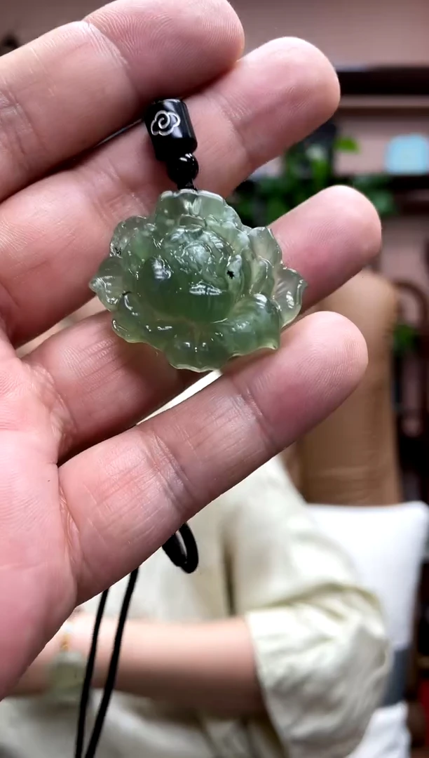 岫玉未镶嵌吊坠·