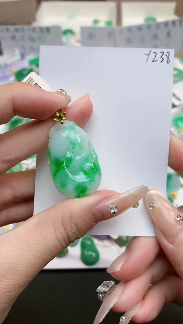 颈饰18K金镶嵌翡翠天然缅甸A货翡翠