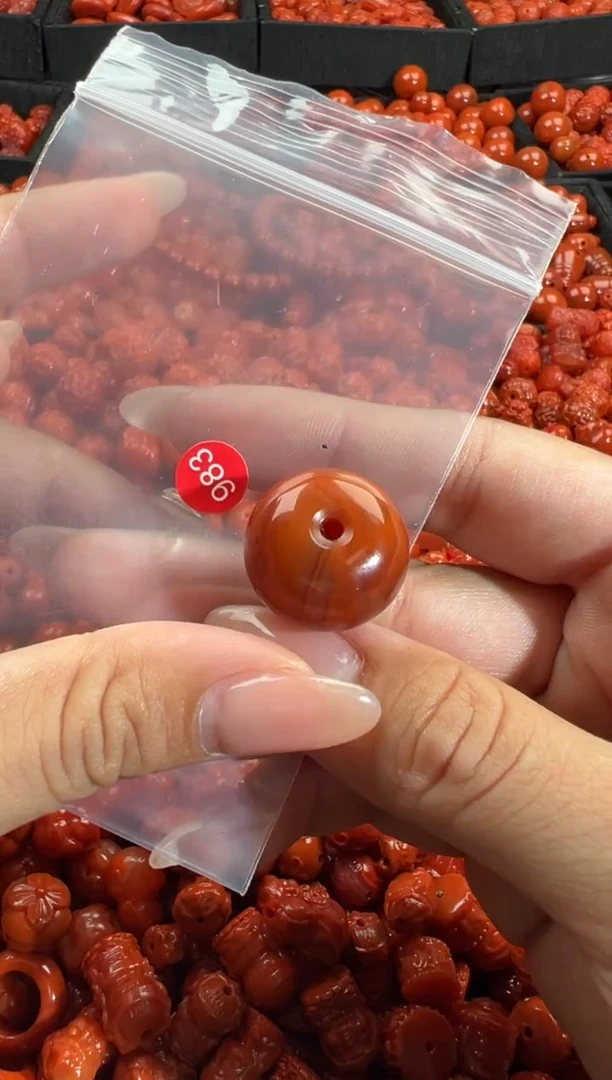 颈饰未镶嵌南红玛瑙1