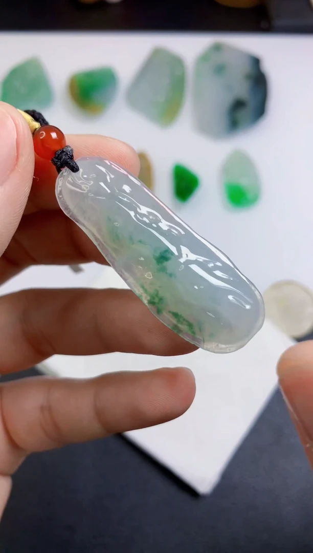 颈饰未镶嵌翡翠