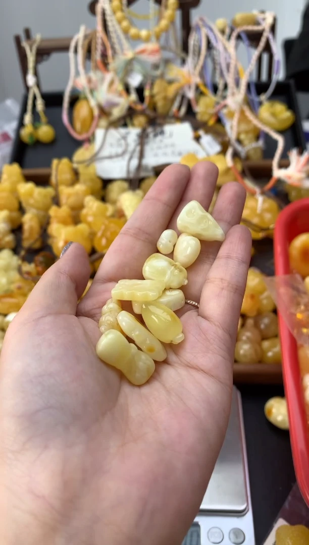 未镶嵌琥珀珠宝奇石一**瓜113琥珀蜜蜡微瑕品