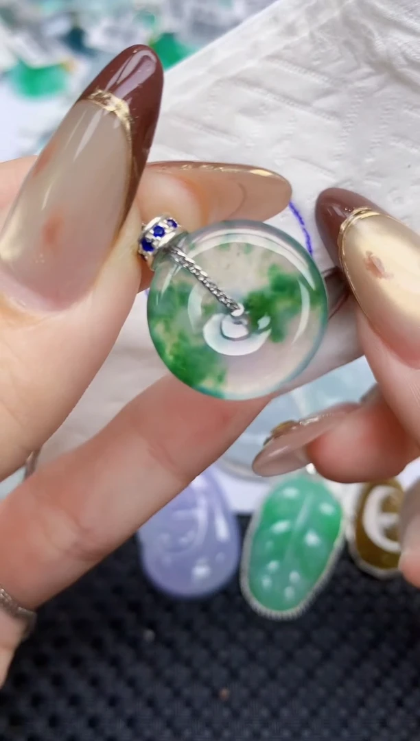 颈饰未镶嵌翡翠   天然翡翠A货  百元以上9米证书费自理