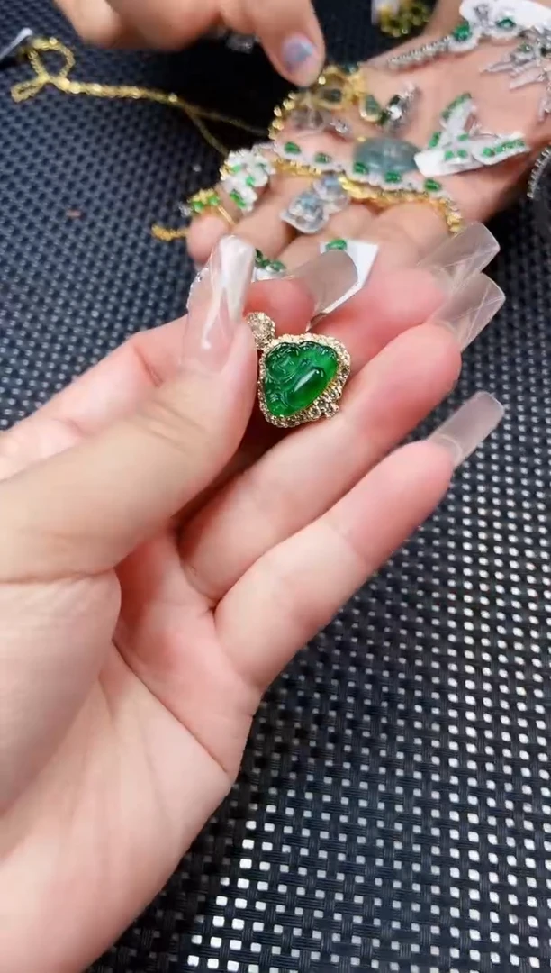 【闪购商品】翡翠未镶嵌颈饰11111111