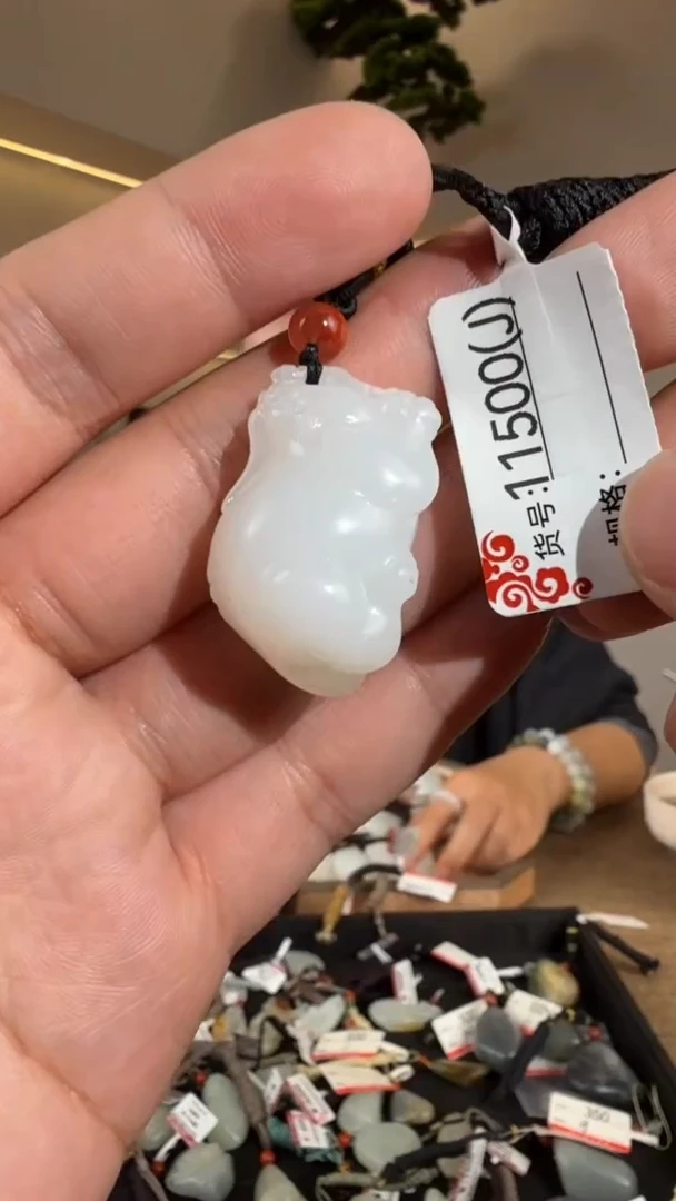 颈饰未镶嵌和田玉1J