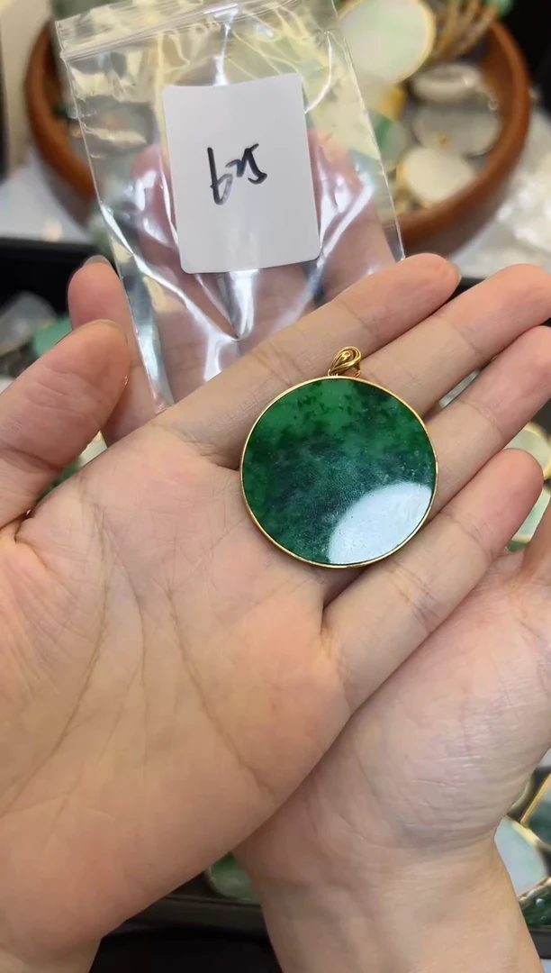 翡翠18K金镶嵌颈饰625