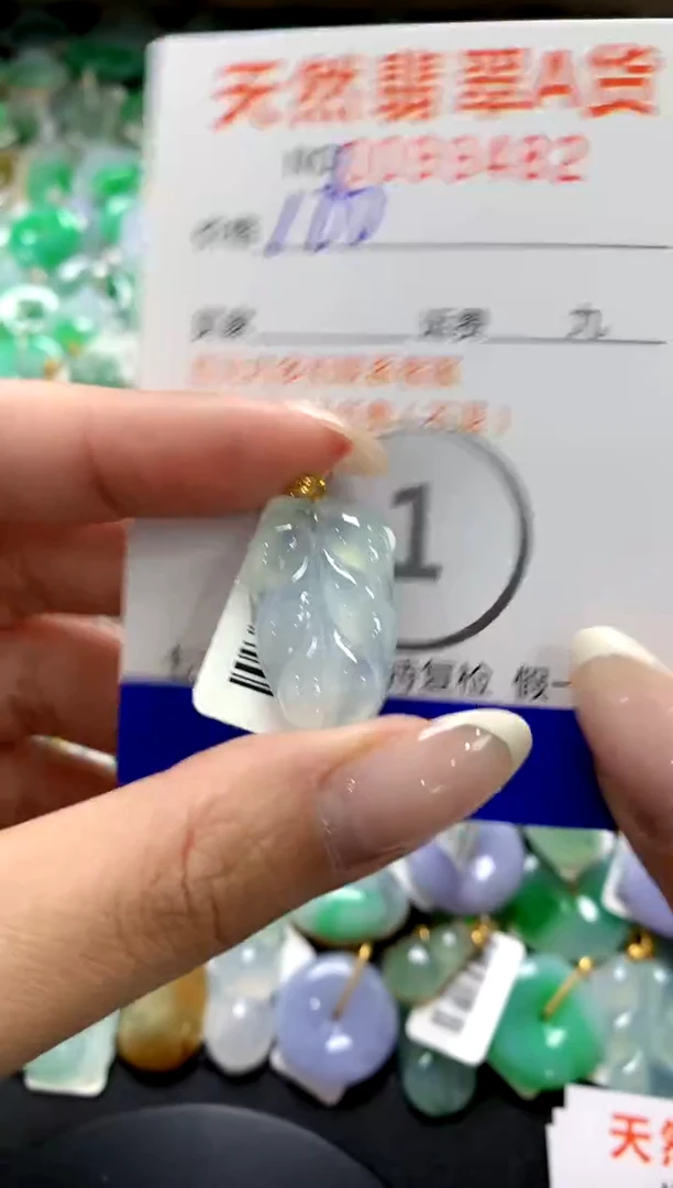 翡翠18K金镶嵌颈饰1111111111111111