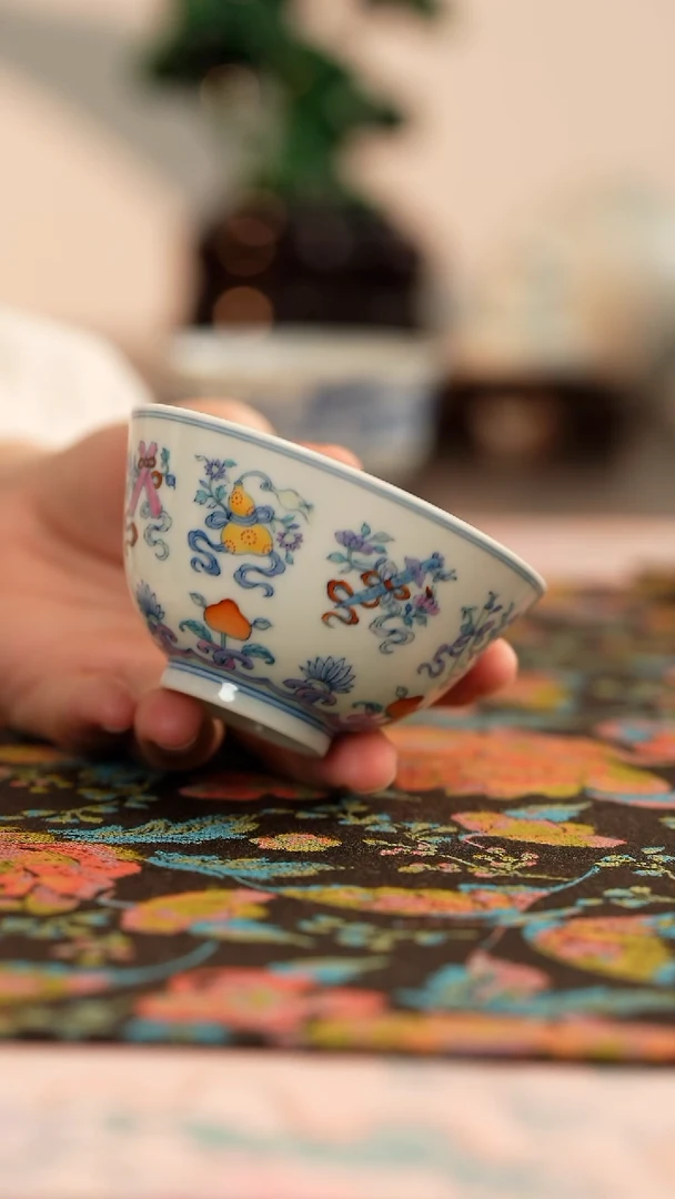 望玉斗彩暗八仙杯