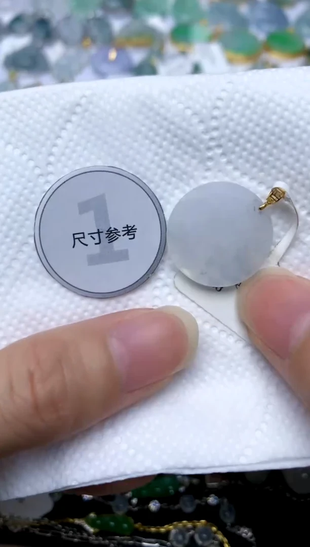 颈饰18K金镶嵌翡翠天然A货翡翠