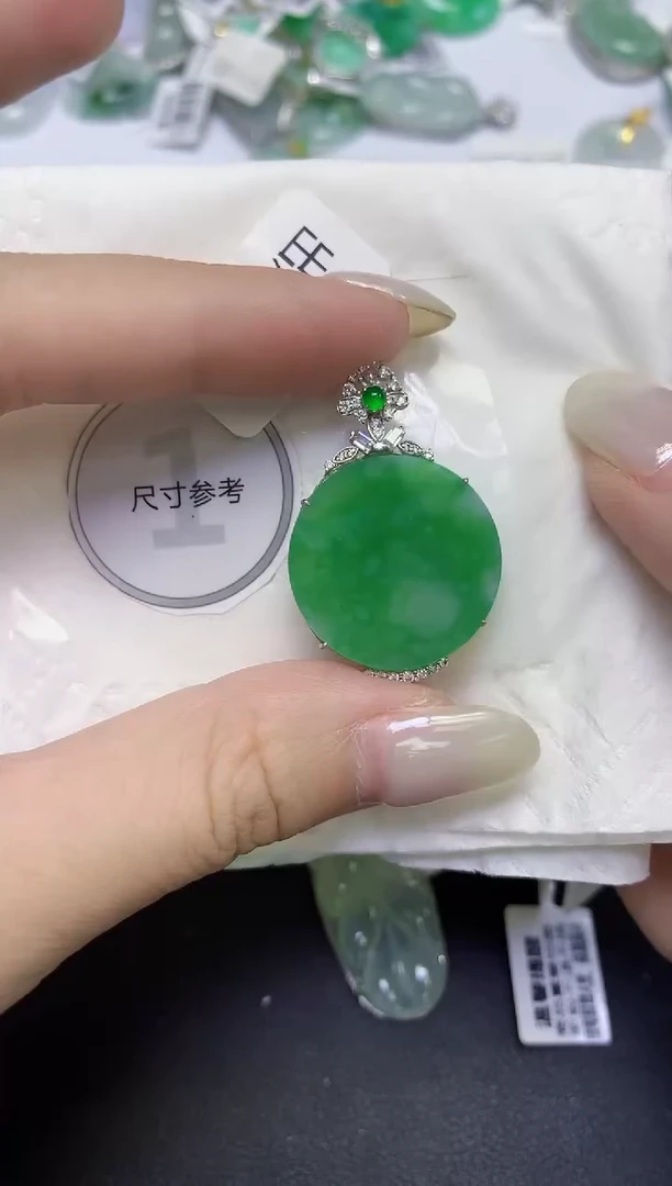 颈饰18K金镶嵌翡翠天然缅甸翡翠A货百元以上9元证书费自理
