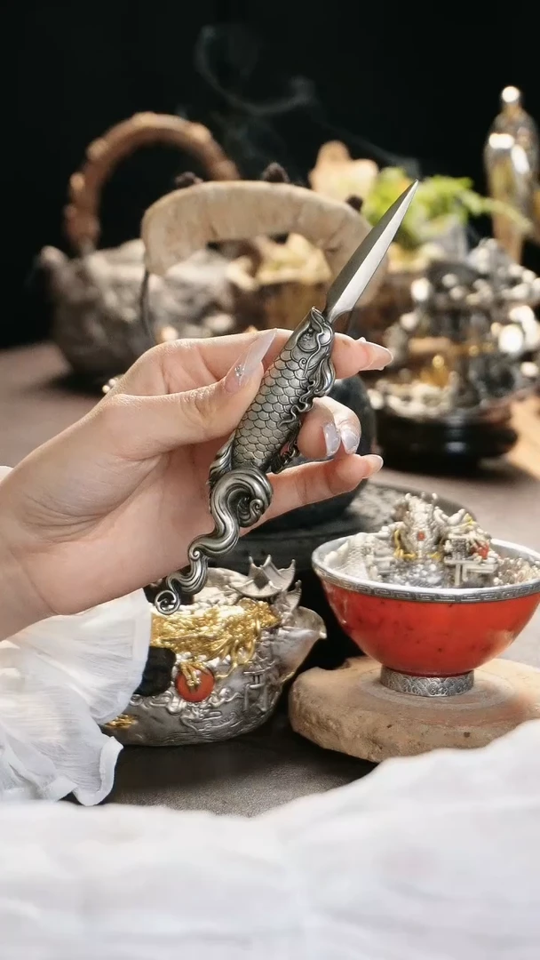 【闪购商品】复古白铜银色龙鱼设计