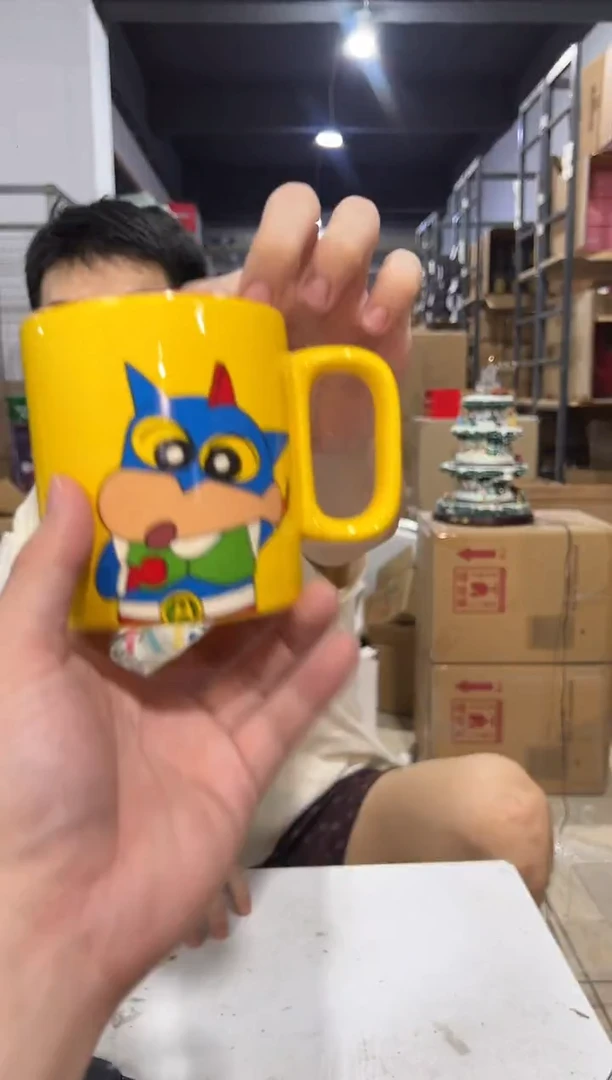 瓷片黄色小新变装超人水杯微瑕