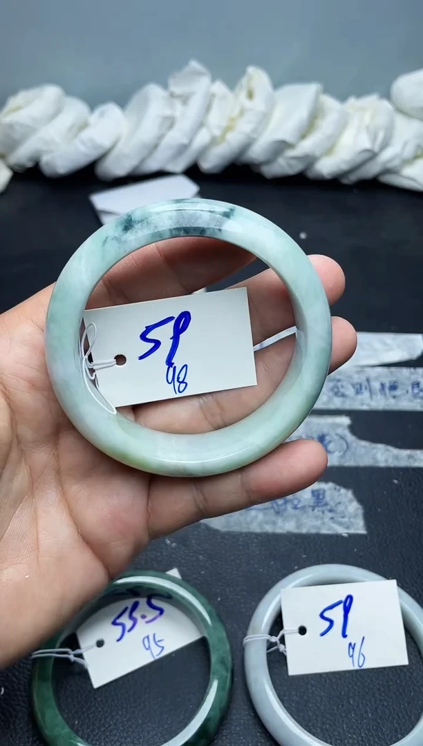 未镶嵌手镯翡翠98