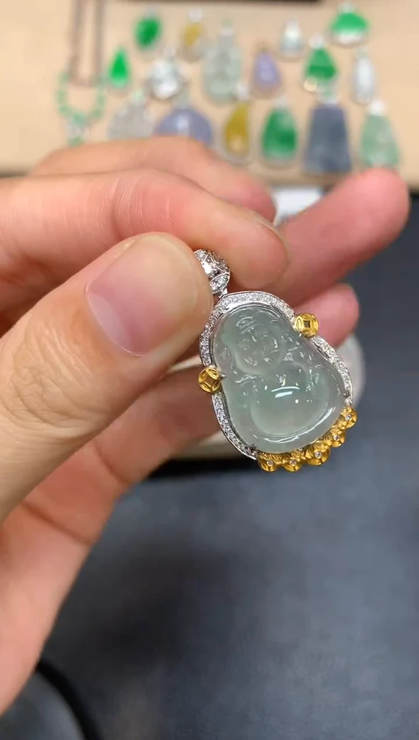 颈饰18K金镶嵌翡翠财神【无服务费