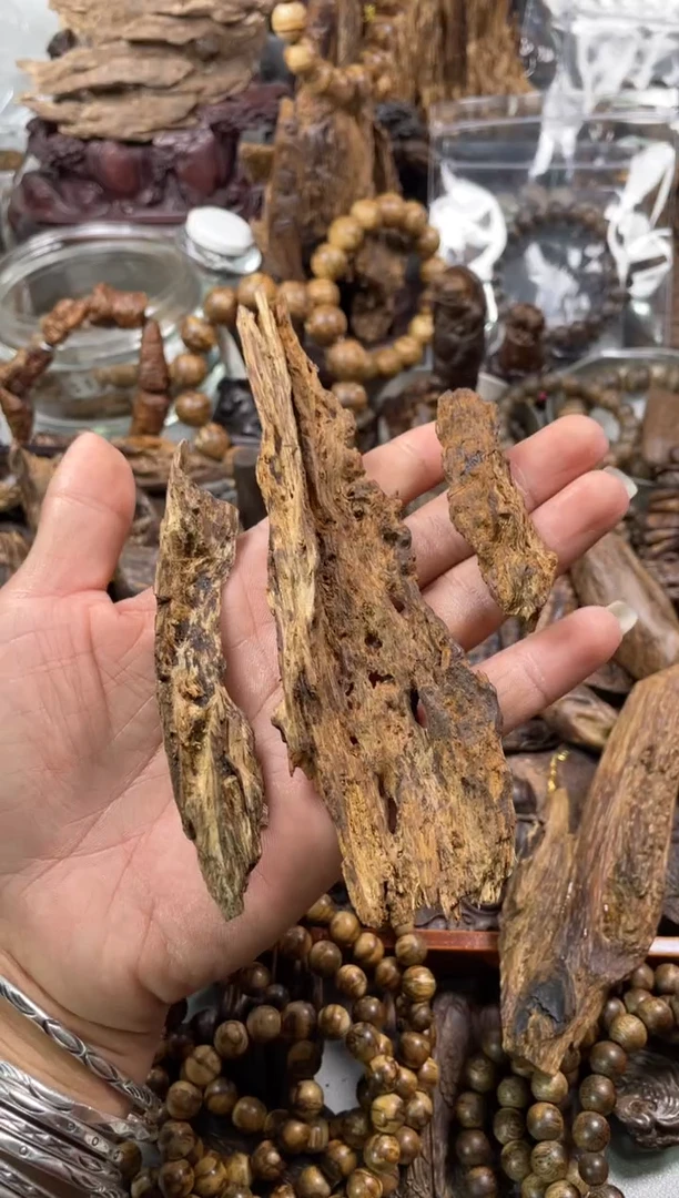 沉香沉香碎屑密* 达拉干  沉香