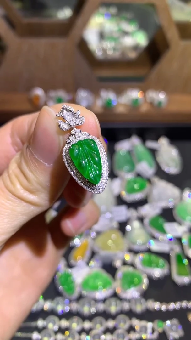 【闪购商品】翡翠吊坠(不含链)18K金镶嵌吊坠