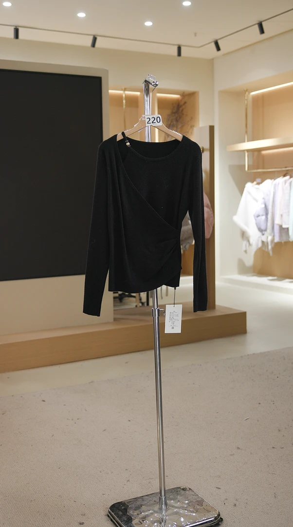 808-9826黑　宽松型长袖女常规款毛针织衫显瘦女士百搭