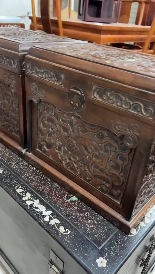 花梨木麒麟满刻官帽箱