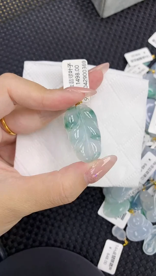 颈饰18K金镶嵌翡翠1111111111