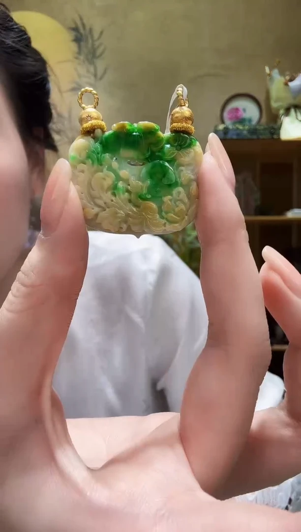 颈饰未镶嵌翡翠吊坠