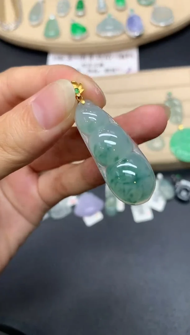 翡翠18K金镶嵌吊坠(不含链)福豆【无服务费】