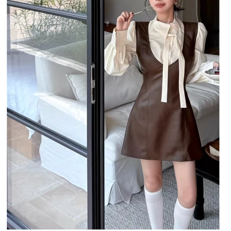 【嘎嘎推荐】轻奢名媛秋上新设计感PU皮裙背心裙白色衬衫套装女