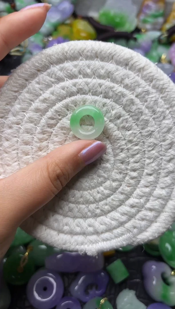 颈饰未镶嵌翡翠缅甸翡翠吊坠