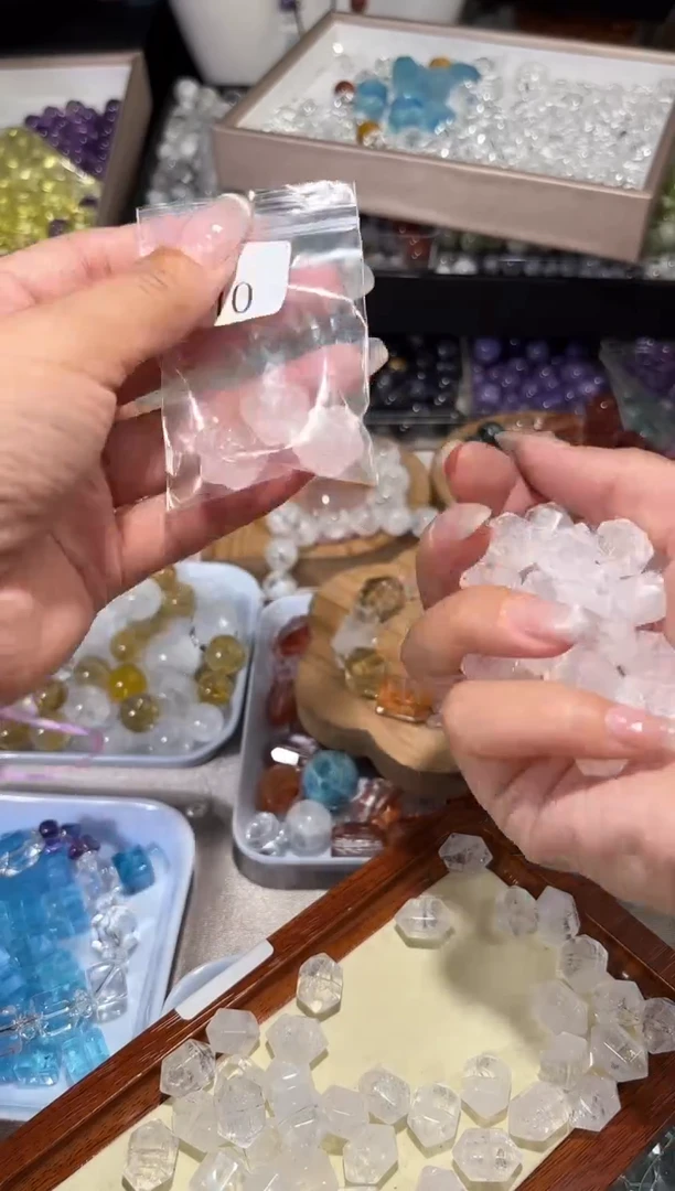 水晶手链未镶嵌F10粉水双面花一个