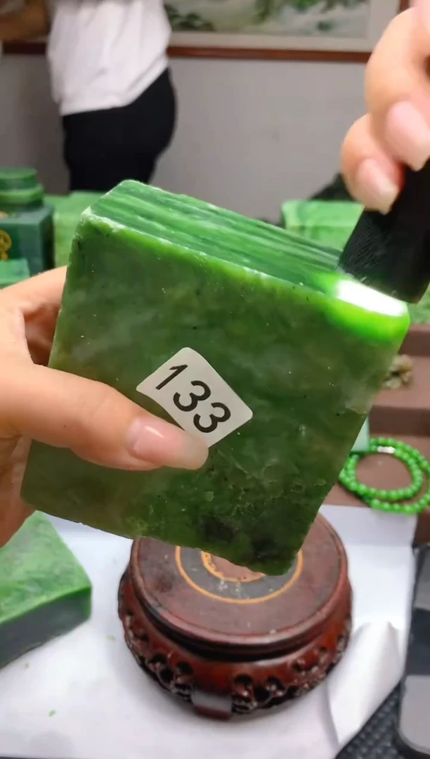 和田玉（碧玉）未镶嵌珠宝半成品133