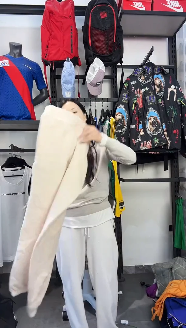 花***四683  ·编码 瑕疵款直播间过款为准尺码·  身高