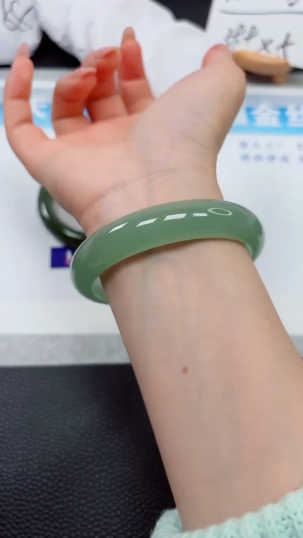 【闪购商品】石英质玉手镯未镶嵌495