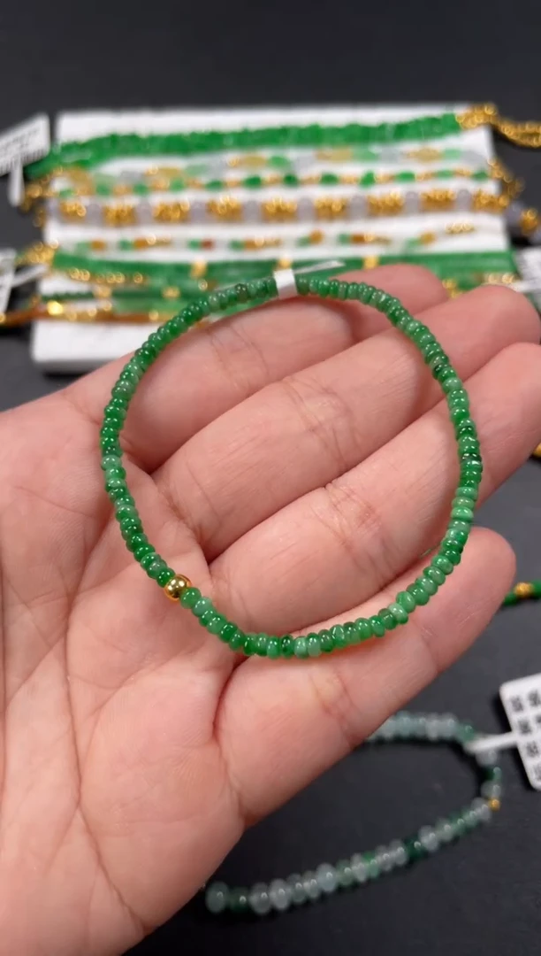 套链足金镶嵌翡翠一条  P294