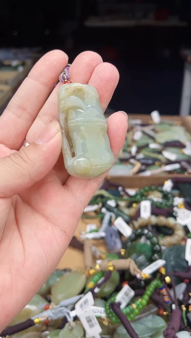 颈饰未镶嵌和田玉1