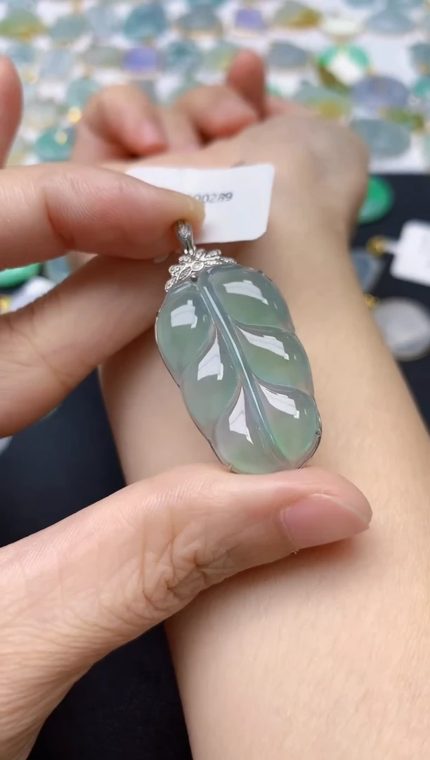 翡翠18K金镶嵌颈饰天然缅甸A货翡