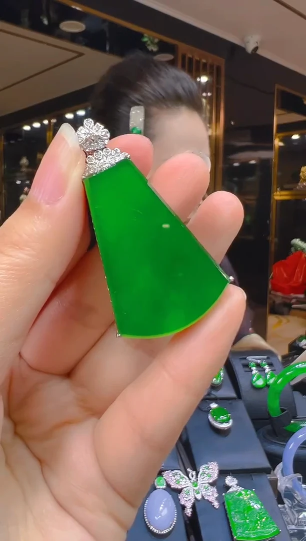 翡翠18K金镶嵌吊坠(赠链)221