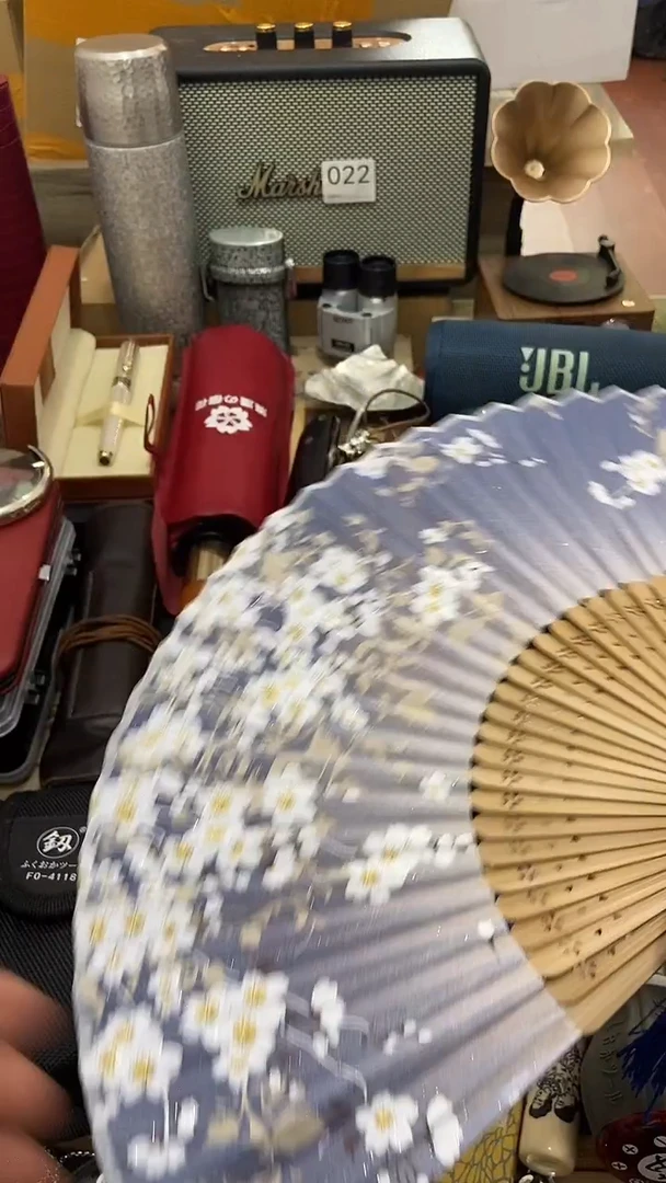 瓷片闪购商品  如图所示