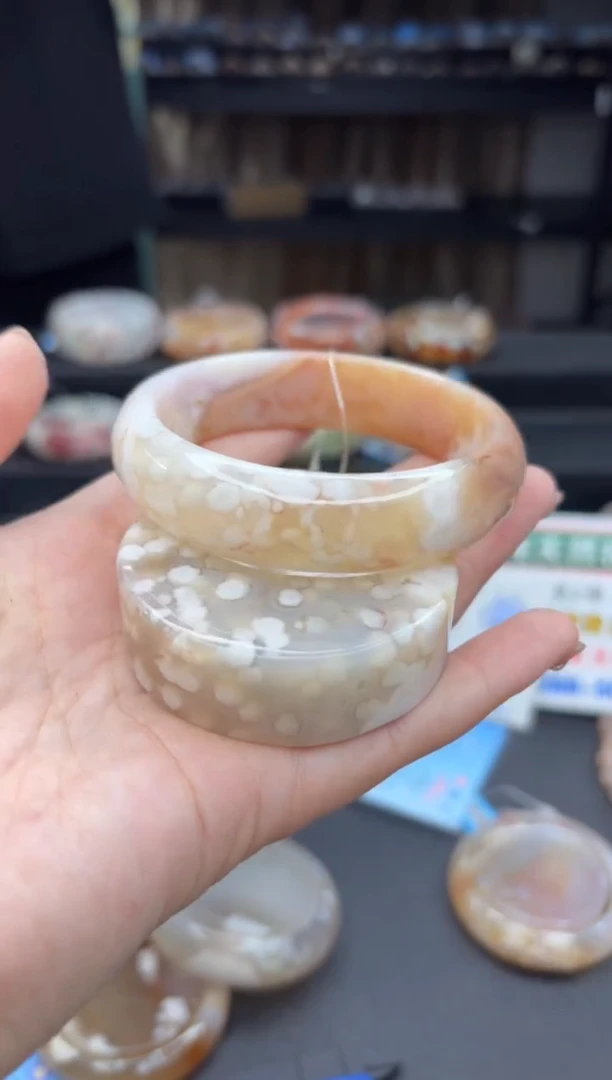 【闪购商品】石英质玉手镯未镶嵌192（58圈赠送镯心）