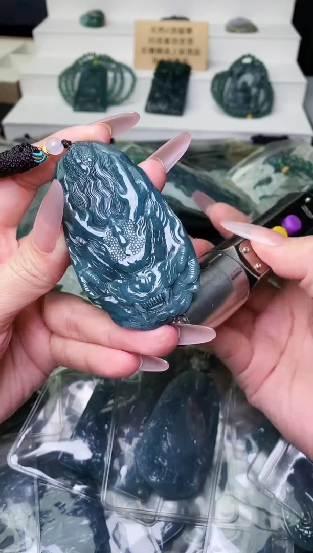 颈饰未镶嵌翡翠