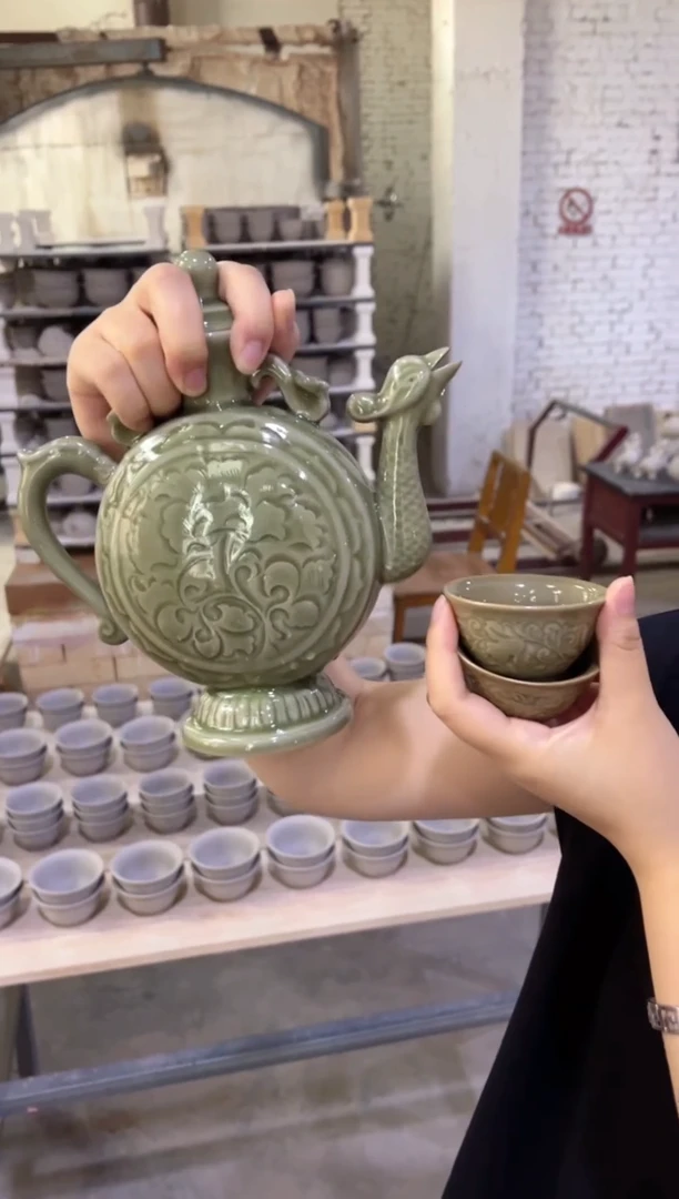 微瑕耀州窑青瓷凤鸣壶+莲纹小杯2